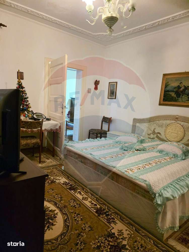 Casa cu 5 camere de vanzare in centrul orasului Talmaciu-15