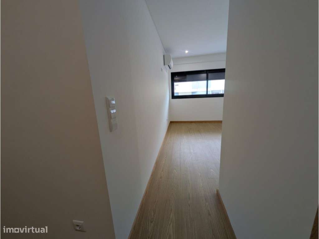 Apartamento T2 em condomínio fechado com piscina no centro de Ermes...-12