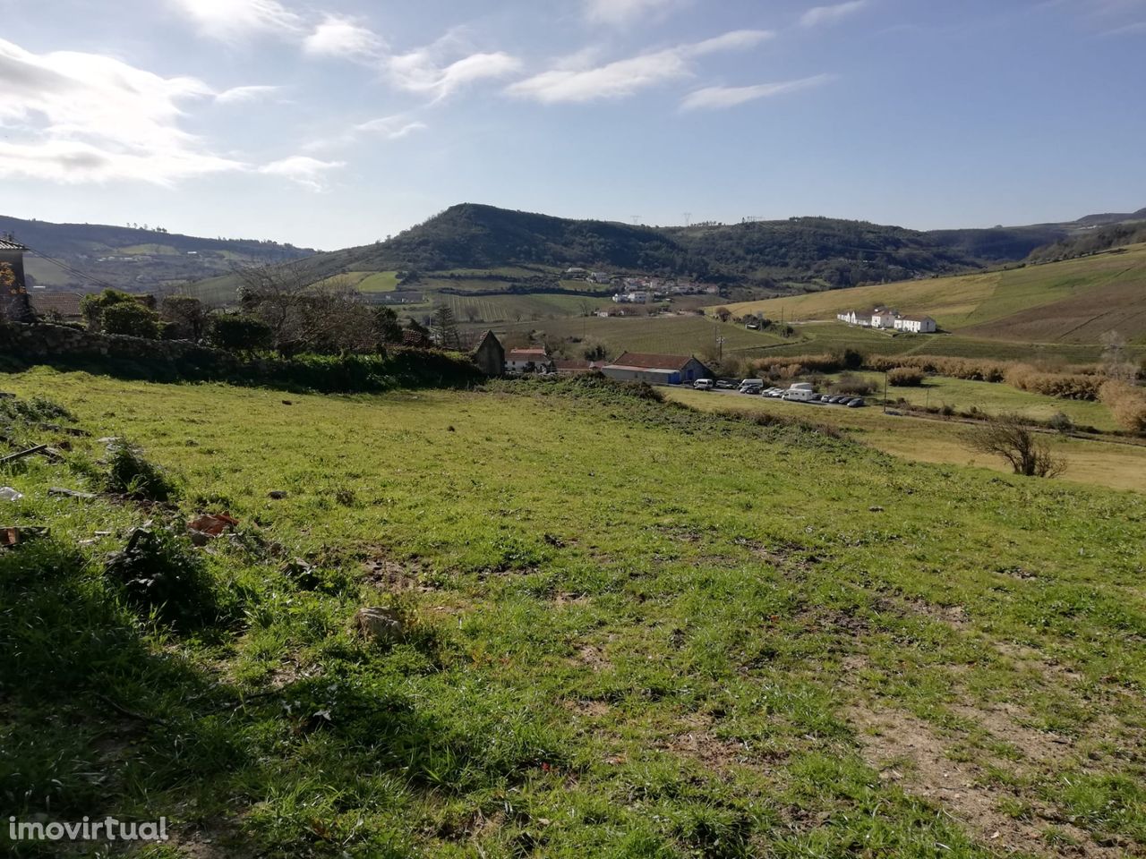 Terreno rústico com possibilidade de construção de 2 moradias, Sobr...