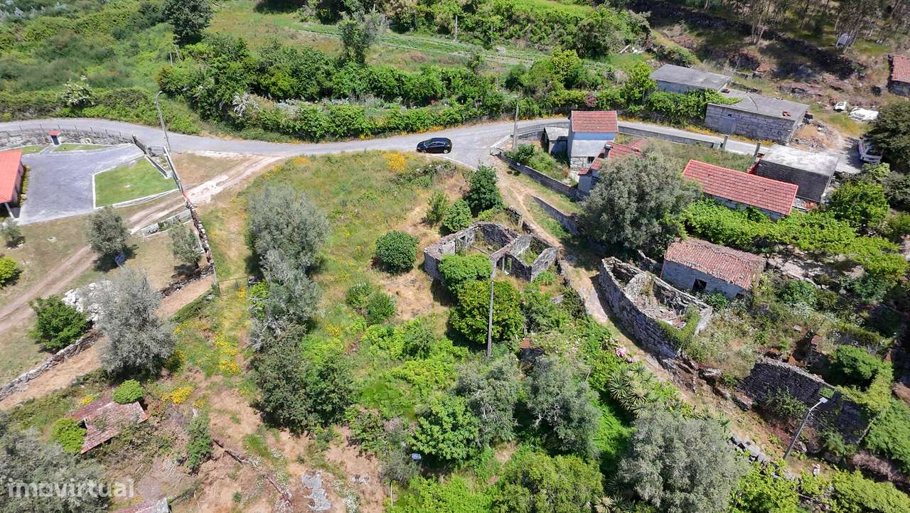 Terreno de 700m2 c/ Ruina-51