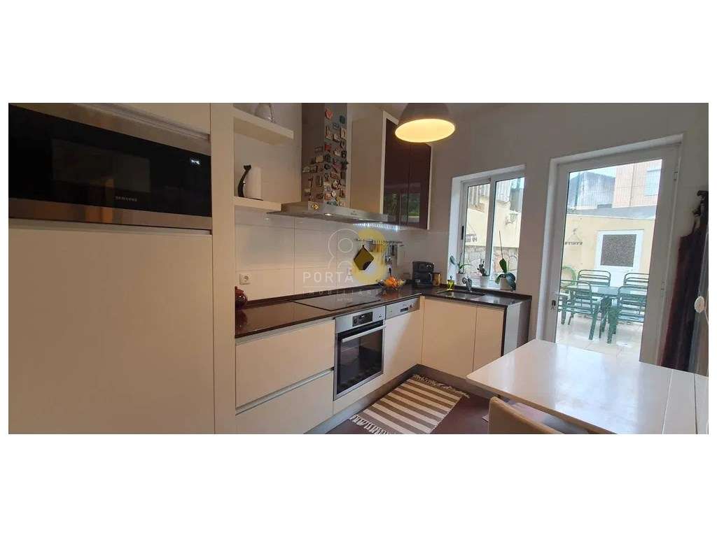 Moradia Bi-Familiar T4 + T2 com espaços exteriores | Viso, Porto-2