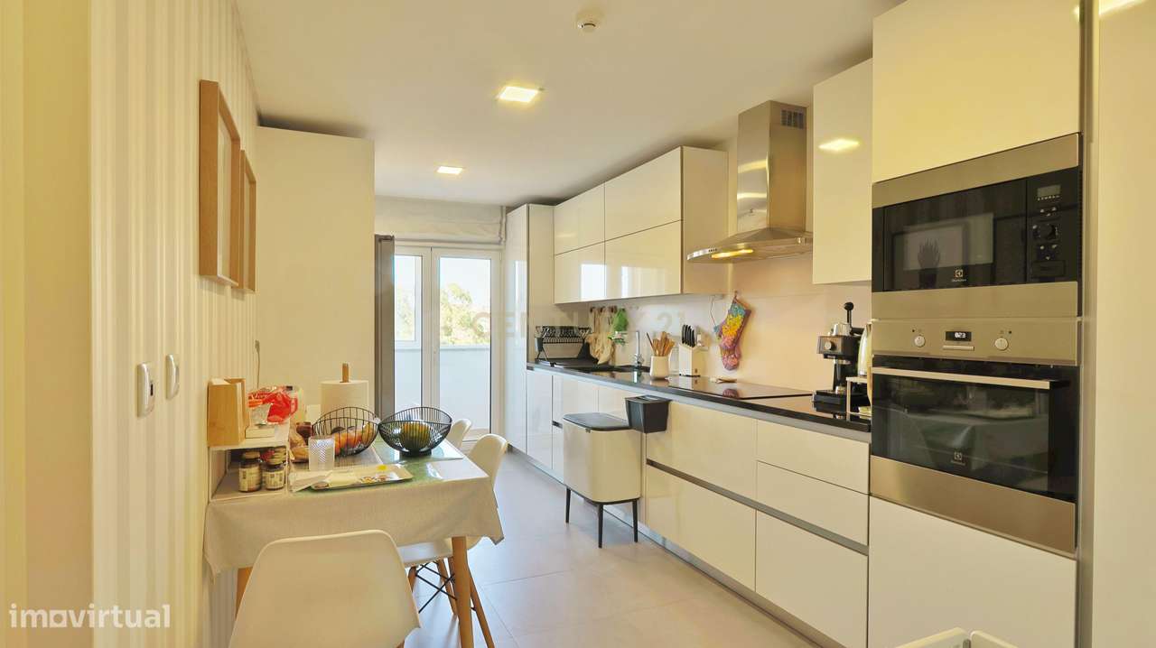 Apartamento T3 com suite e lugar de parqueamento e Box fechada- Quinta-5