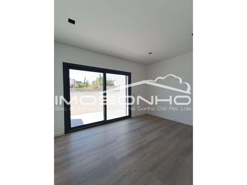 Moradia T3 Nova | Design Moderno | Eficiência A+ | Jardim, Garagem ...-13