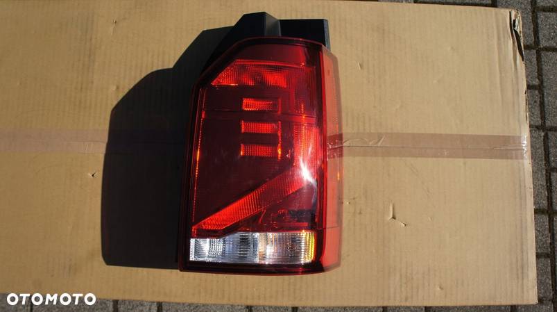 TYLNA PRAWA LAMPA VW TRANSPORTER T6.1 - 1