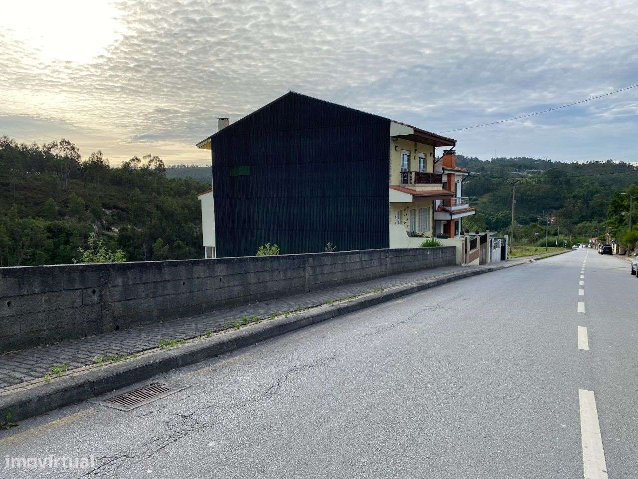 vende-se lote de terreno para moradia de três frentes - Grande imagem: 4/4