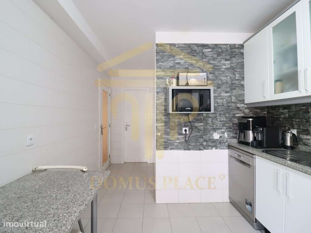 Apartamento T3 no Castelo da Maia com Terraço, 3 Frentes e Lugar de...-23
