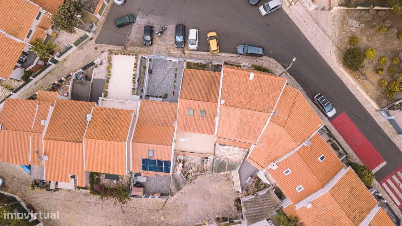 Moradia T3 com pátio localizada em Cascais !-16