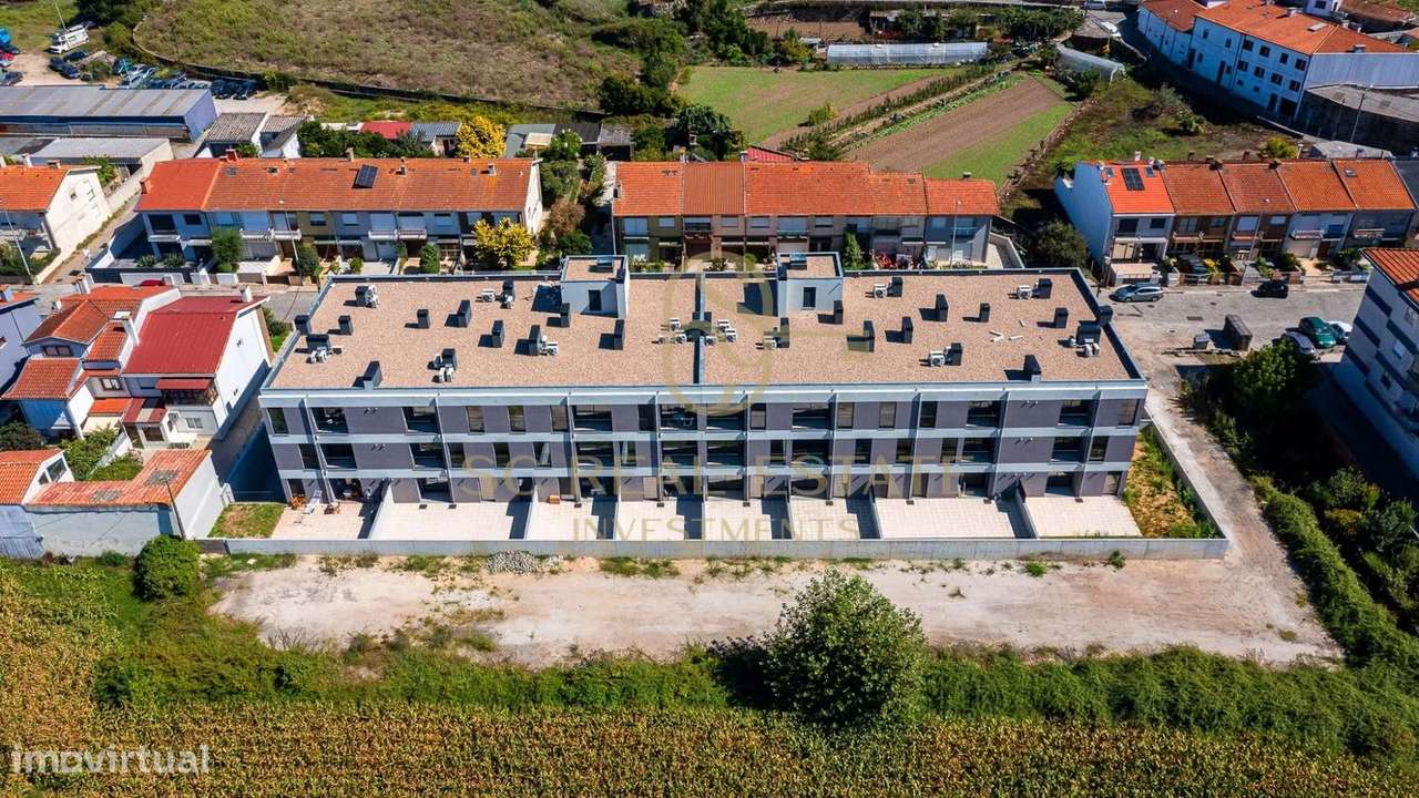 T2 Novo a estrear, 2 Suites, Varanda a Poente em São Mamede Infesta-39