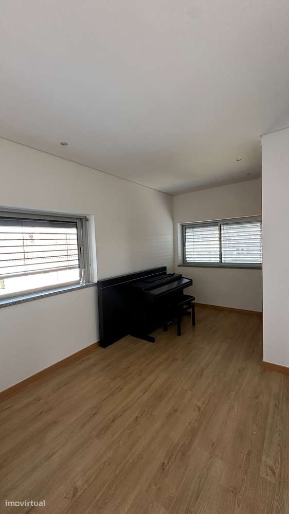 T4 Viseu - junto ao Liceu Alves Martins-9