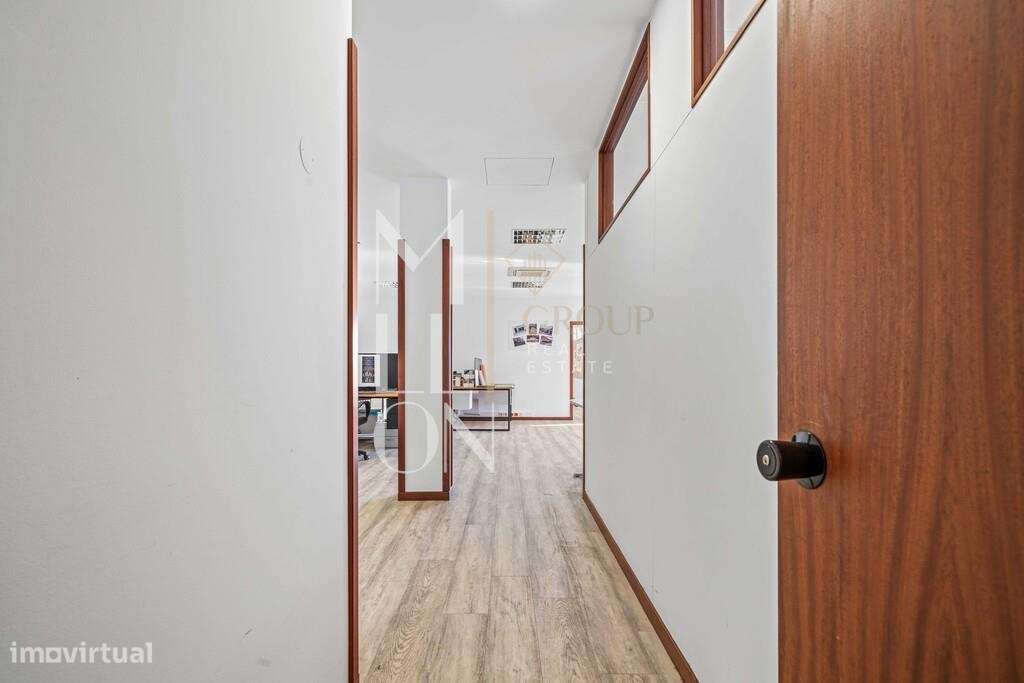 Oportunidade de Investimento Industrial - lote 7.290 m2 com 1.595 m2 d-51