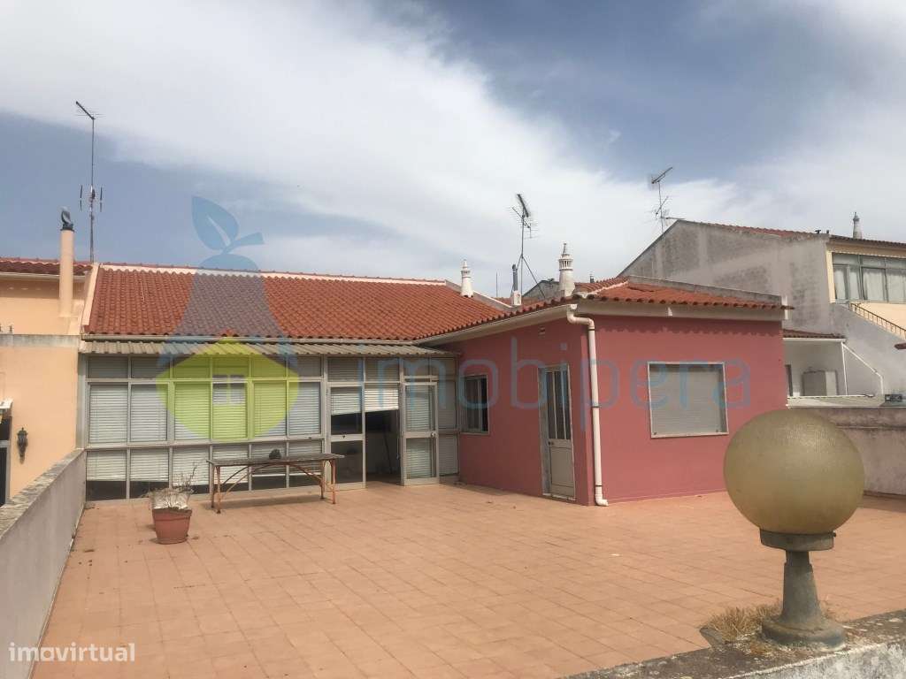 PRÉDIO URBANO COM LOJA COMERCIAL E APARTAMENTO T3 - CENTRO DE S. BA... - Grande imagem: 3/39