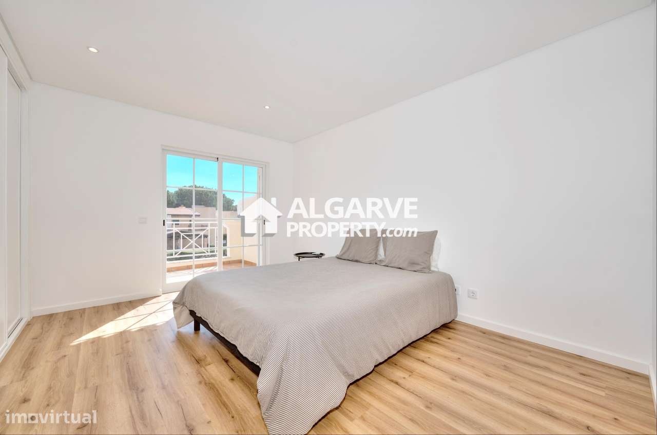 Moradia V4 completamente remodelada junto da praia e da Marina de Vila - Grande imagem: 4/36