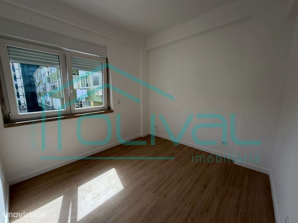 Alverca apartamento de Tipologia T3 totalmente renovado-27