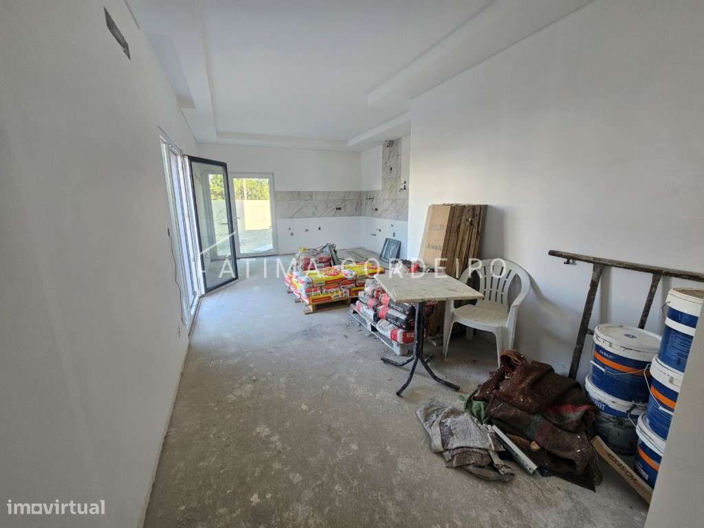 Moradia Geminada T4 com 2 suites em fase final de construção na Qui... - Grande imagem: 4/33