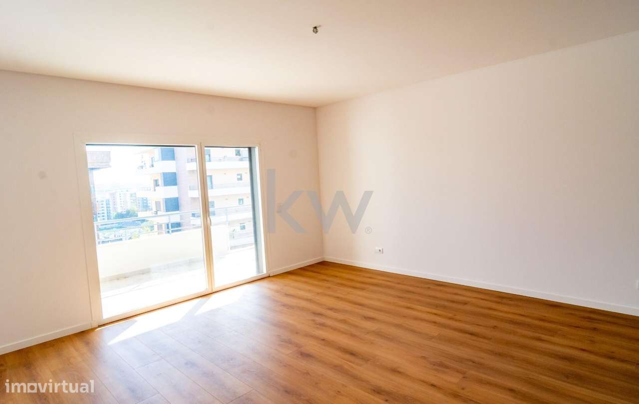 Oportunidade nas Colinas: T3 com Estilo, Luz Natural e Estacionamento - Grande imagem: 3/44