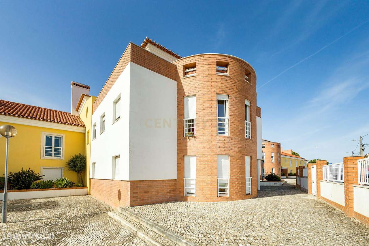 Moradia T4 em Condomínio fechado com Piscina e Ginásio | Cascais-36
