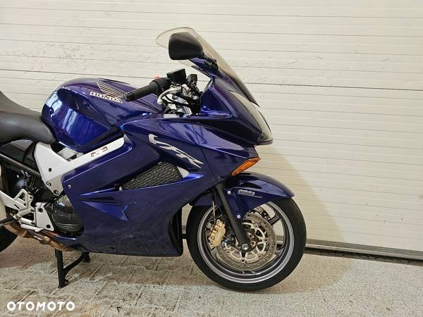 Honda VFR - 13