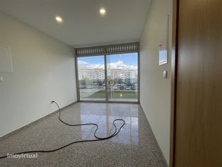 Apartamento T2 + Loja Comercial - Grande imagem: 3/28