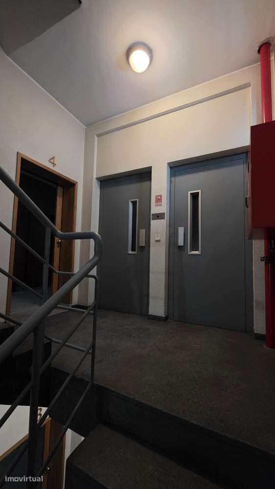 Escritório/Conversão em T1 à venda no centro de Matosinhos - 54m² - Grande imagem: 4/10