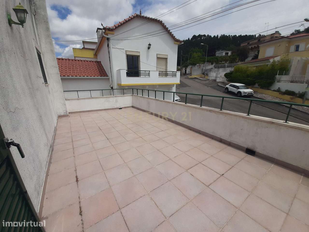 Espetacular Moradia T3 em Lousa com Garagem e Varandas-27