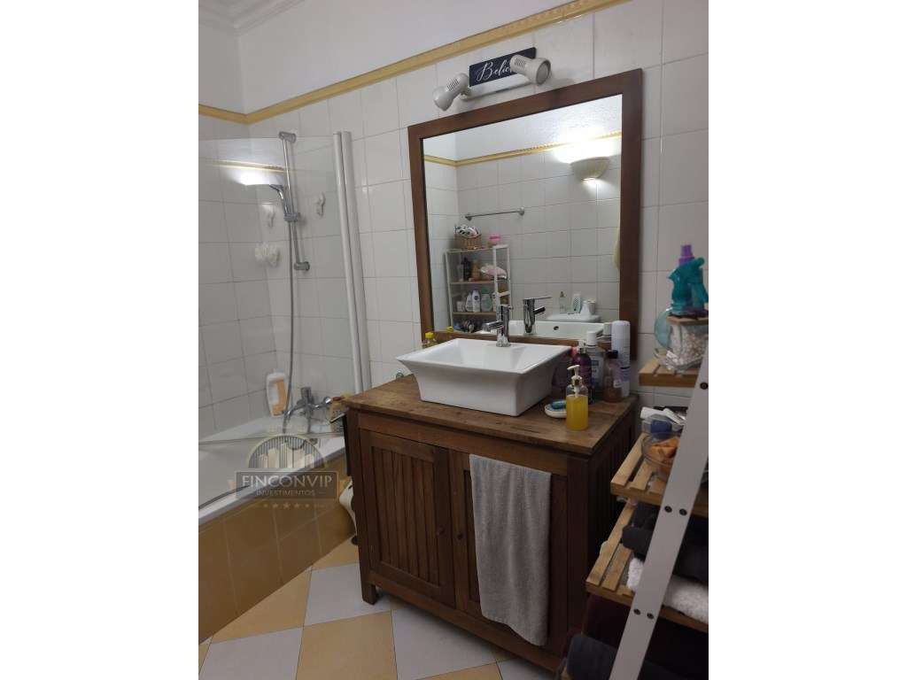 Vende-se andar de moradia bi-familiar - Rés do Chão em São Domingos...-15