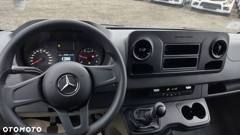 Mercedes-Benz Sprinter - 4