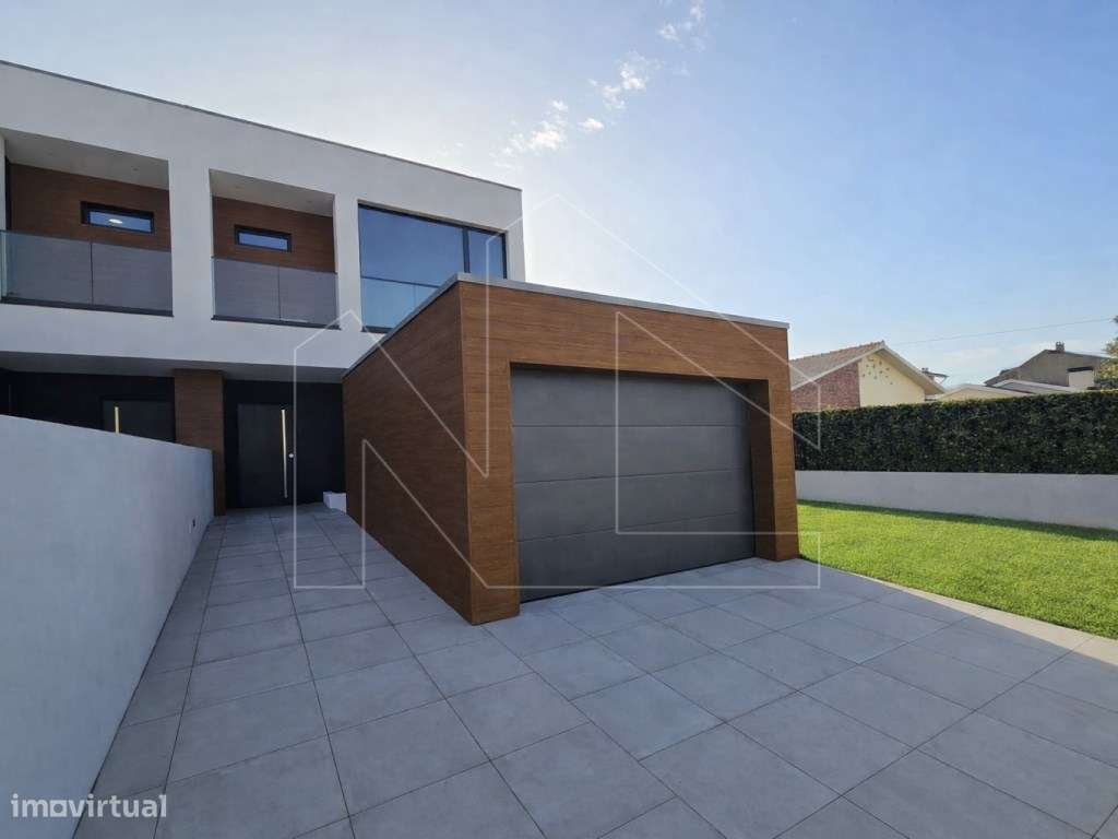 Moradia T4 a 1km das Glicinias! - Grande imagem: 5/44