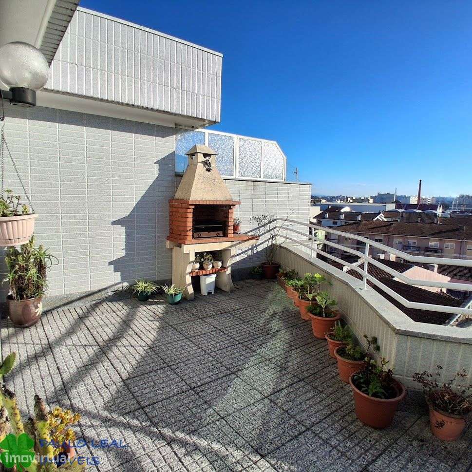 t4 com terraço panorâmico com garagem box dupla e lugar de garagem-6