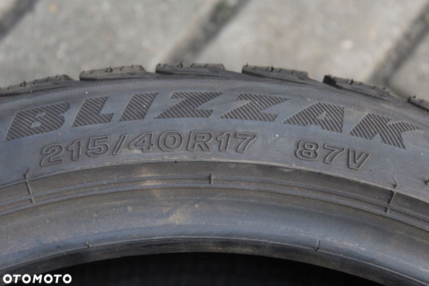 2x 215/40/17 BRIDGESTONE BLIZZAK LM-32 87V 15r - 5