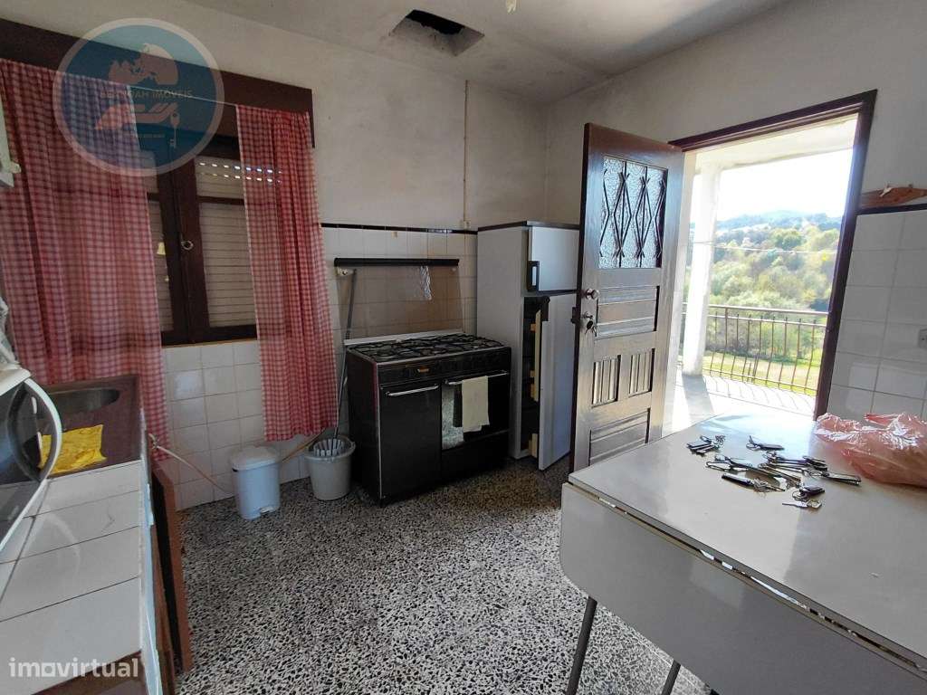 Casa Geminada T3 com Terreno Outerinho, Cabeceiras de Basto-11
