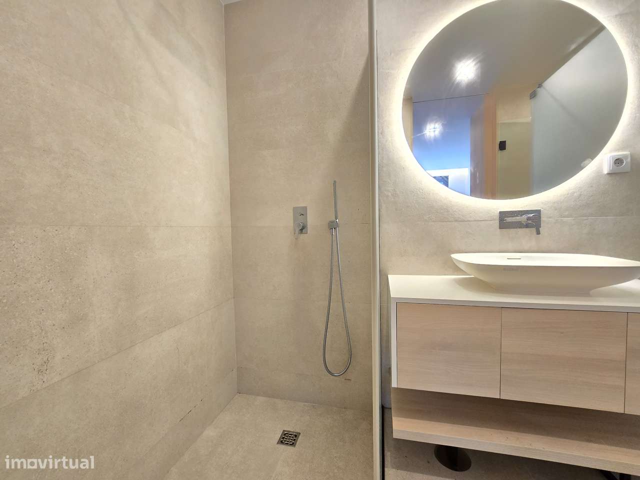 Apartamento T1 com terraço Seminovo.-10