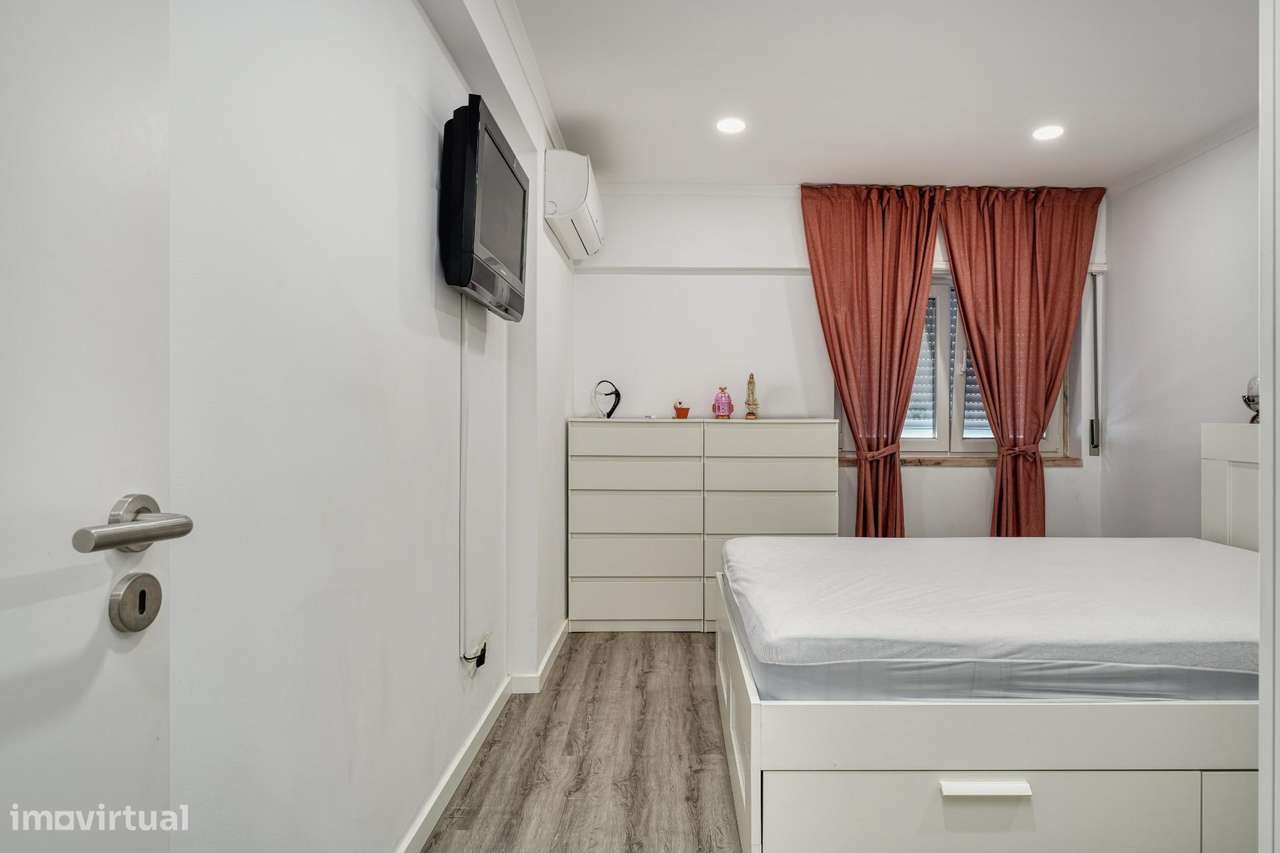 Apartamento T2+1 Totalmente Remodelado no Casal do Marco, Seixal-3