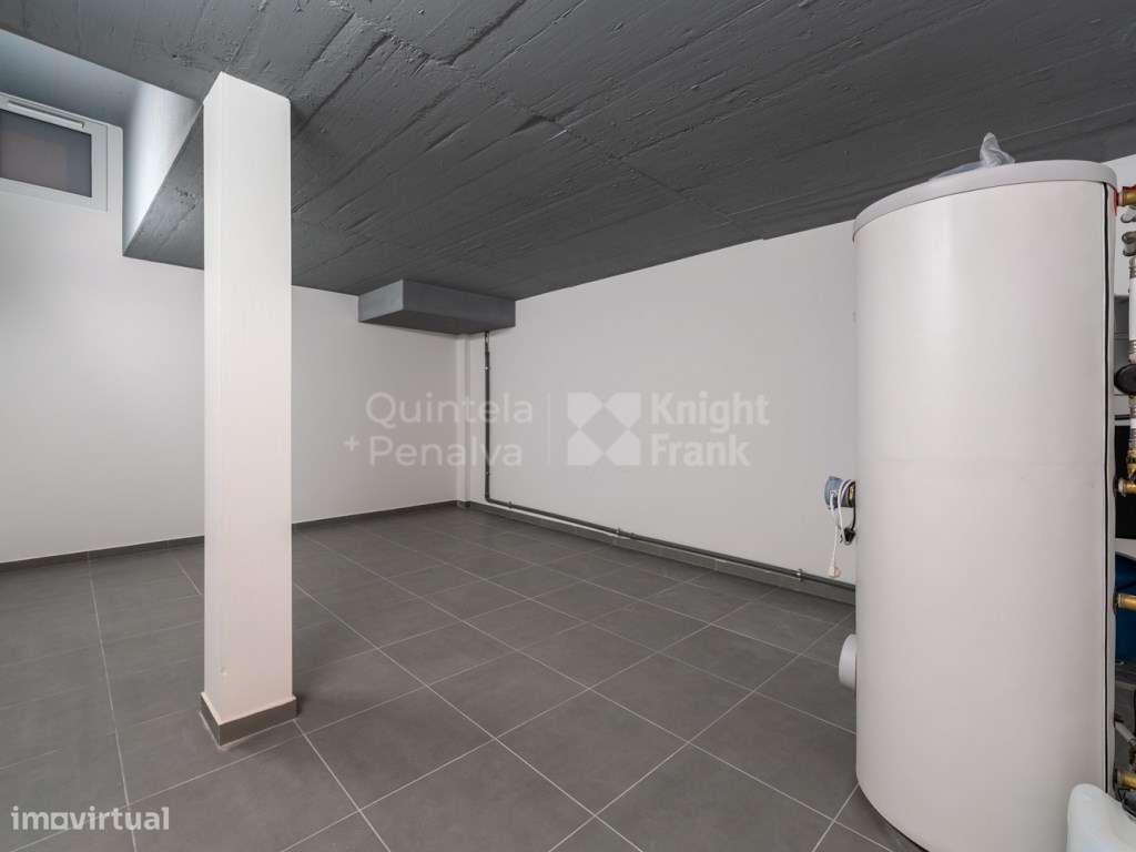 Apartamento T3 com garagem junto ao centro de Cascais-29