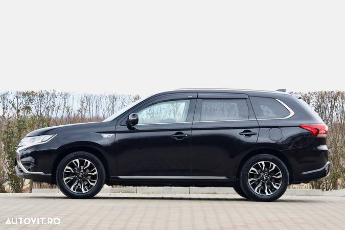 Mitsubishi Outlander - 38