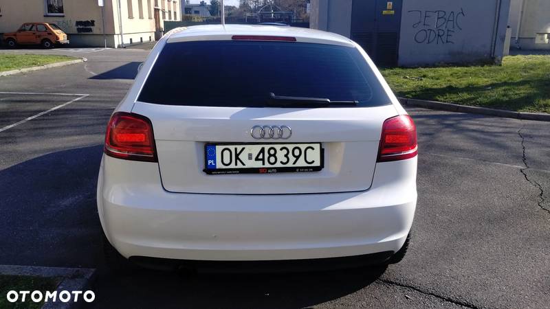 Audi A3 1.6 Ambiente - 2