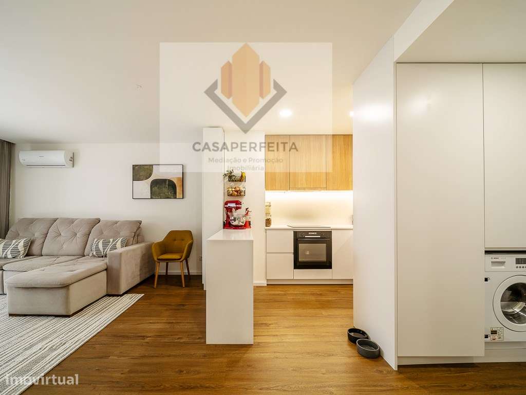 Fabuloso T2 Como Novo com Terraço e Lugar de Garagem - Candal-4