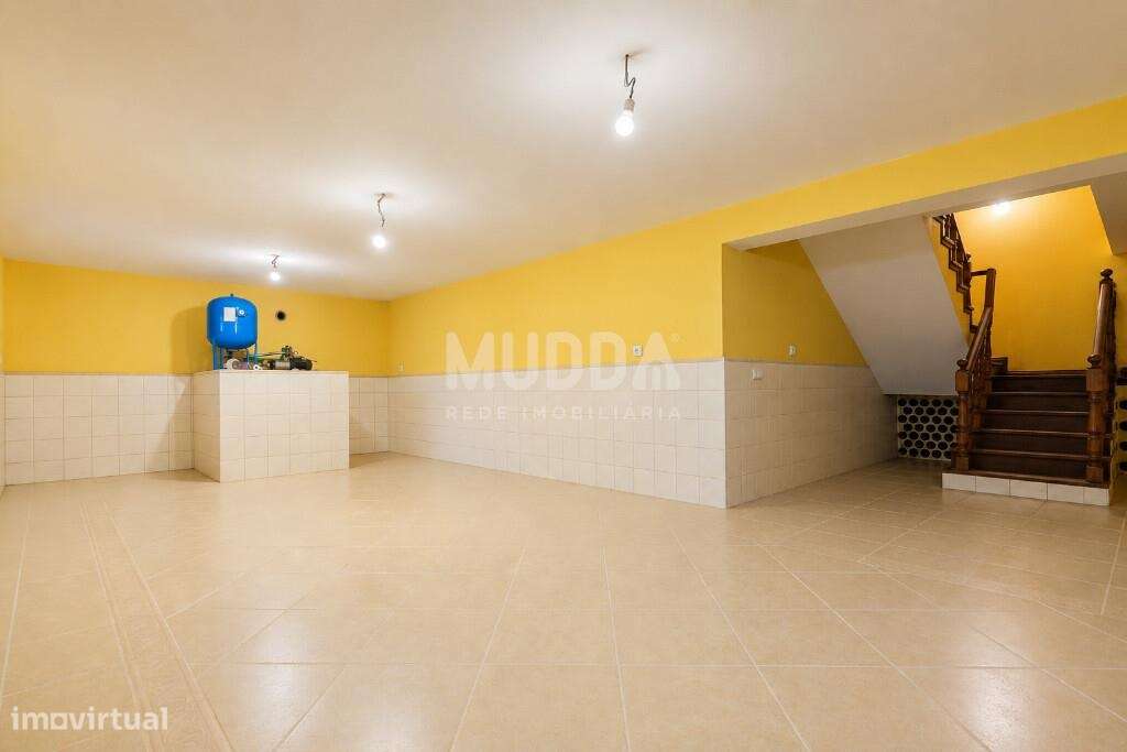 Oportunidade em Azurva – Moradia Isolada com Grande Terreno!-31