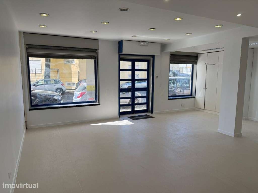 Loja no centro de Queluz - Antiga SMAS - Grande imagem: 3/21