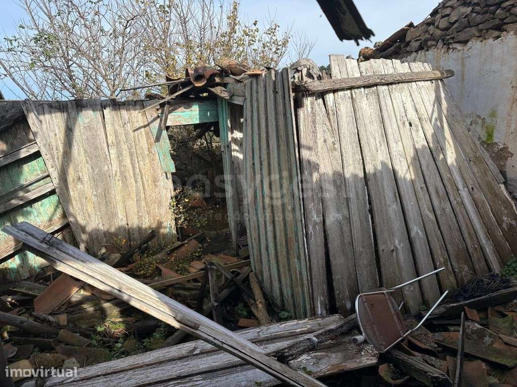 Moradia em granito para recuperar c/ anexo e terreno situada no Felgar - Grande imagem: 4/14