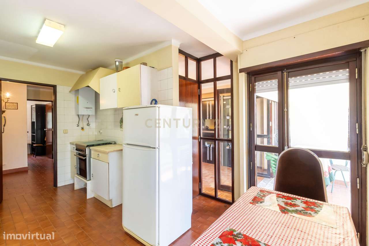 T1 em Caselas com varanda e vista desafogada – Excelente oportunidade-12