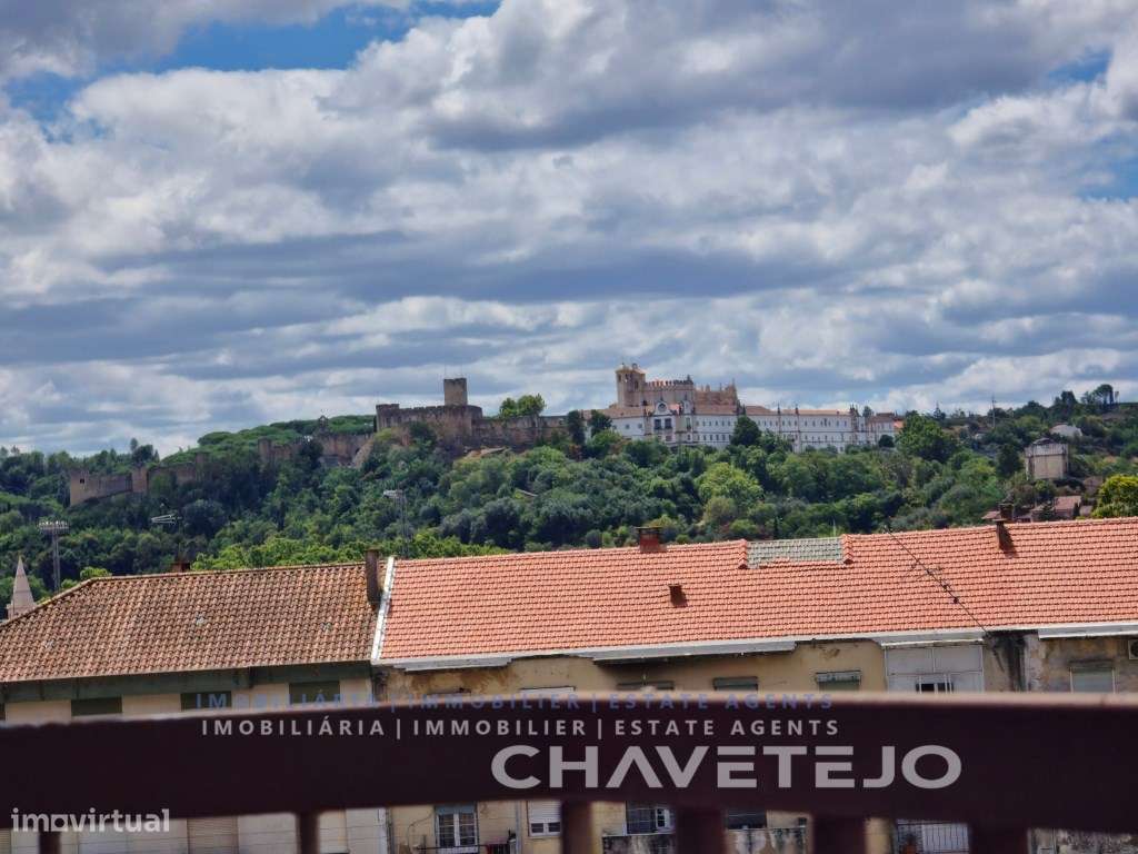 Apartamento T2 com garagem dupla e vista para o Castelo de Tomar-0