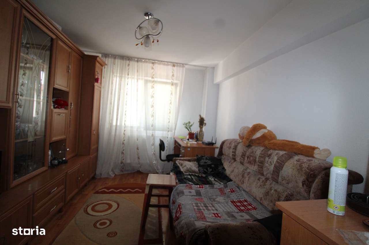 Apartament 3 camere, zona 9 Mai-0