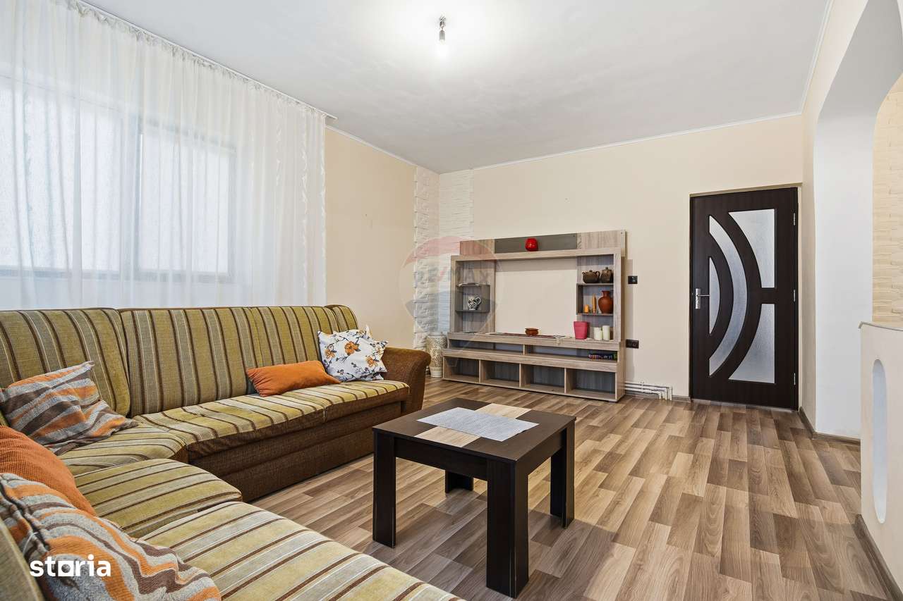 Casă / Vilă cu 6 camere de vânzare I Podul Iloaiei I Comision 0% - Imagine principală: 4/19