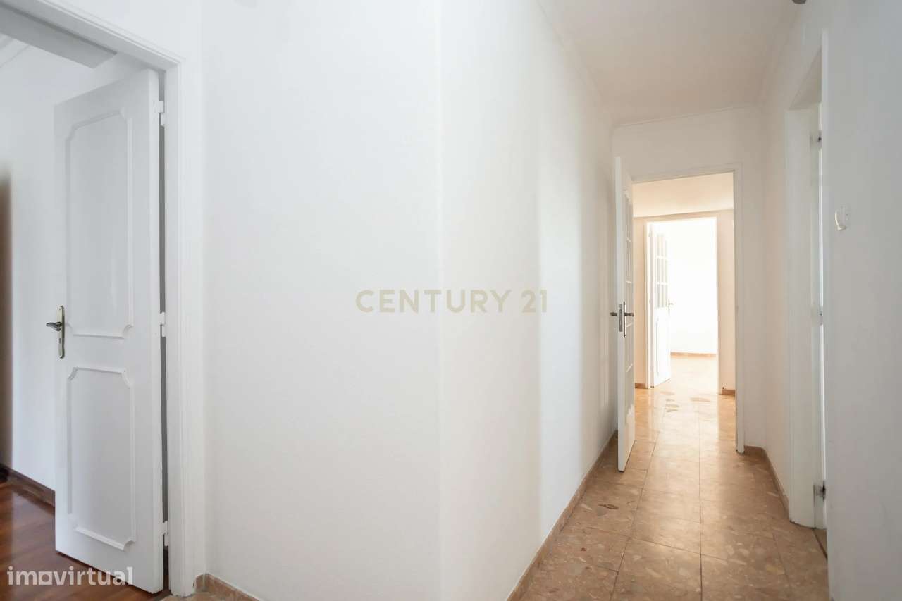 Apartamento T3 em Almada com Excelente Localização-43