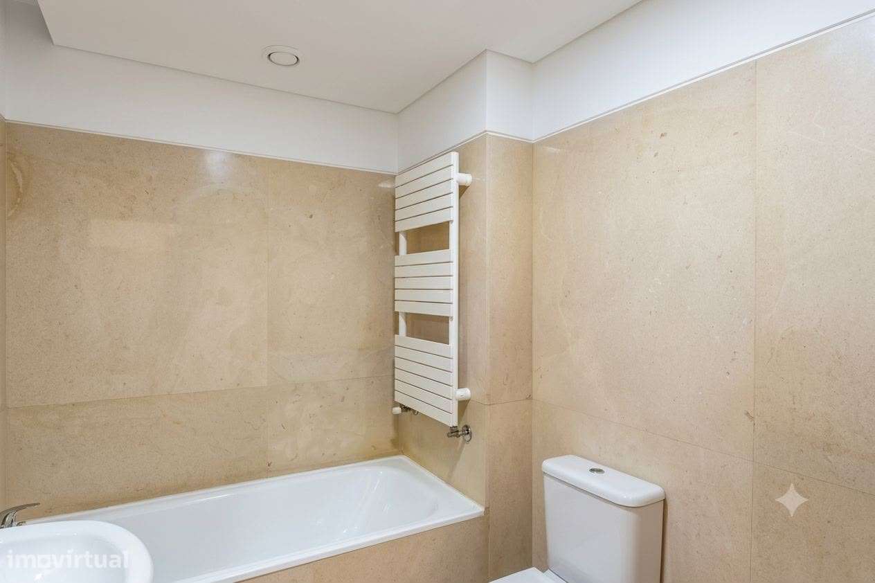 Apartamento T5 com 4 casas de banho e garagem-25