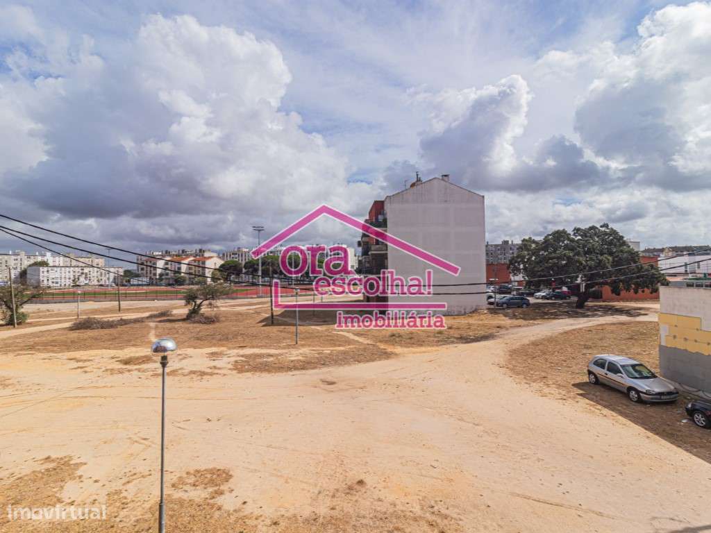 Apartamento T2 com Arrecadação individual na Baixa da Banheira.-13