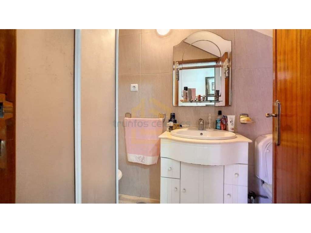 Moradia Bi-Familiar V7 nas Caxinas apenas 500 metros da praia e jun...-18