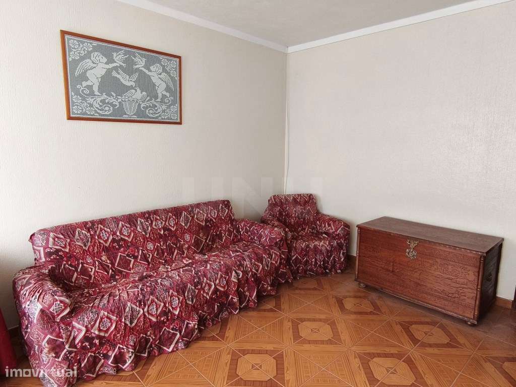 Moradia acolhedora, em aldeia tranquila e pronta a habitar-8