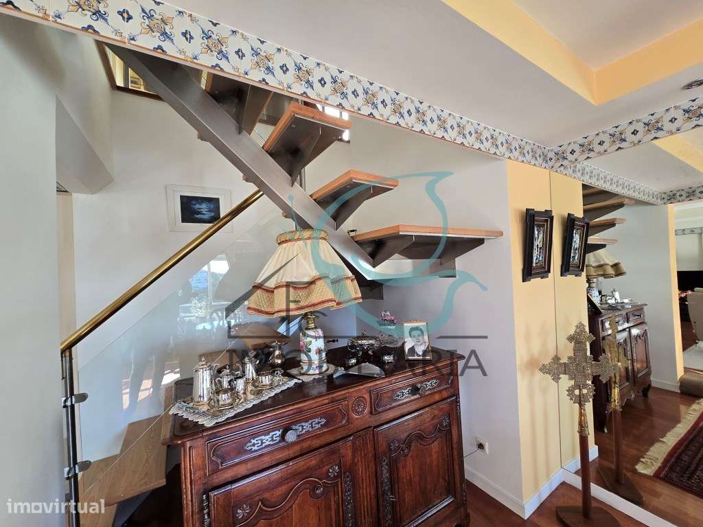 EXCLUSIVO - EXCELENTE APARTAMENTO DUPLEX DE 5 ASSOALHADAS, COM GARA...-9