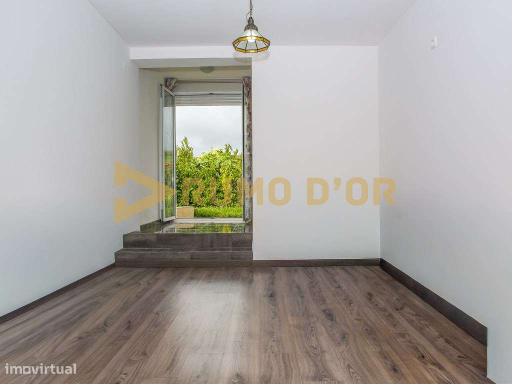 Moradia Exclusiva com áreas Independentes - junto a Arruda dos Vinhos-30